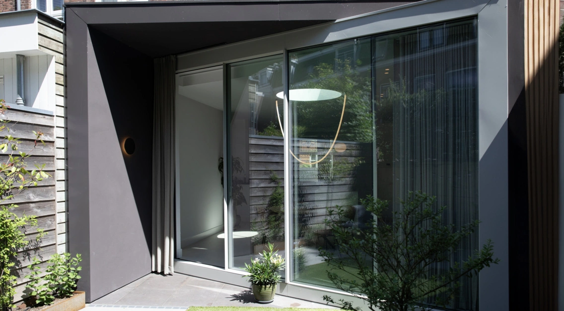 Minimalistische aluminium schuifpuien in Utrecht