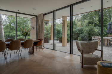 Minimalistische kozijnen in renovatieprojecten: zo transformeer je een bestaande woning